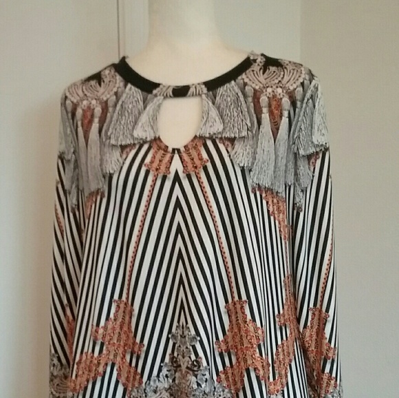 Super cute tassel and gold accents on this shirt. - Picture 1 of 2